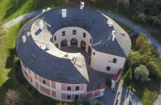 Kultura Jižní Město: Chodovská tvrz