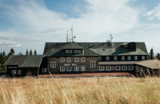 Horský hotel na Černé hoře **