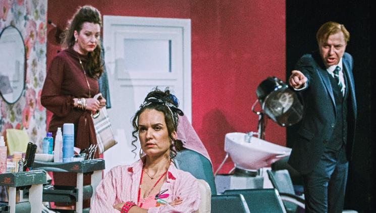 Čtvrtou premiérou 111. sezony MDK je komedie Splašené nůžky. 