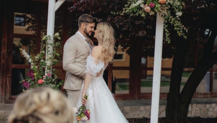 SELSKÝ DVŮR BRAŇANY: TRADICE, KLID, POHODA, STYL