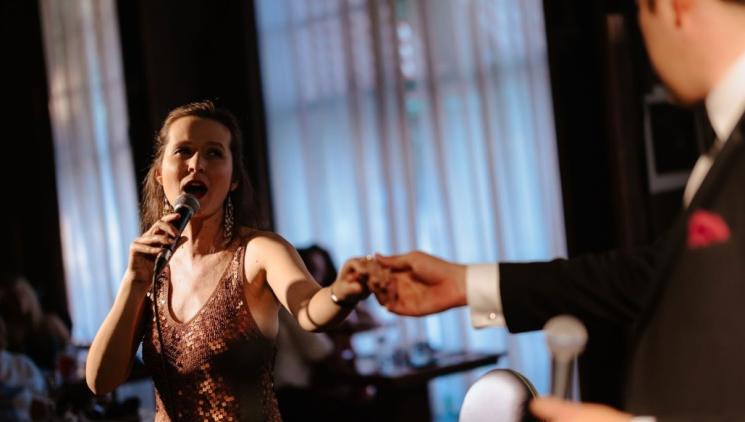 EXPERIENCE THE TIMELESS ELEGANCE OF FRANK SINATRA AT ART RESTAURANT MÁNES