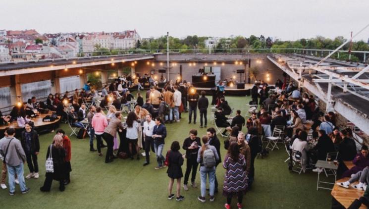 STŘECHA RADOST: Léto nad Prahou začíná 1. května