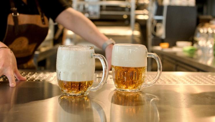 PIVO KARLÍN: vlastní pivo Karlínské pivnice