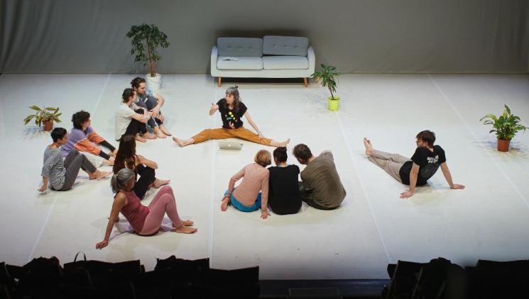 14. ročník Noci divadel odhaluje kompletní program: od participativních projektů po živé podcasty a noční přespávání v divadle