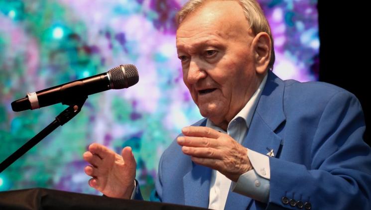 Erich von Däniken hostem Festivalu uvědomění v Praze