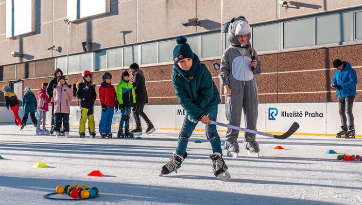 Nazujte brusle aužijte sivíkendovou zábavu na ledě v Metropoli Zličín