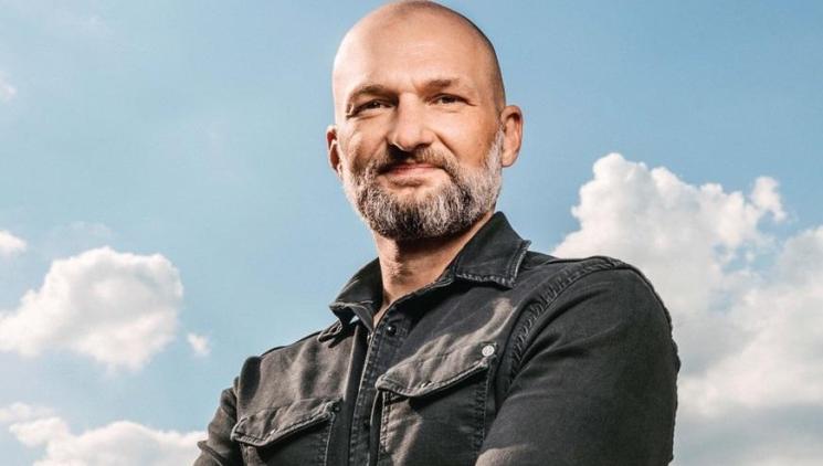 Tip na vánoční dárek: Nejnovější knižní rozhovor bestselleristy Martina Moravce – Adam Dolník: Svět elitního vyjednavače