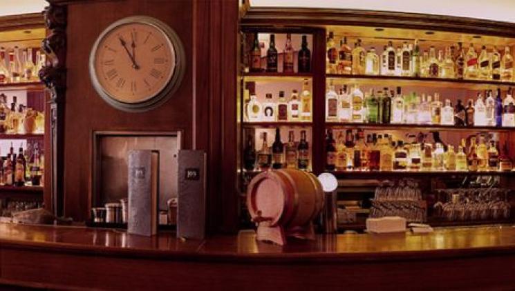 Jo’s Bar & Restaurant: Americká klasika na Malé straně 