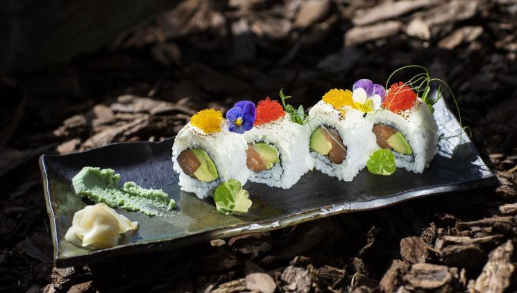 TOMI SUSHI: Japonské speciality u náplavky