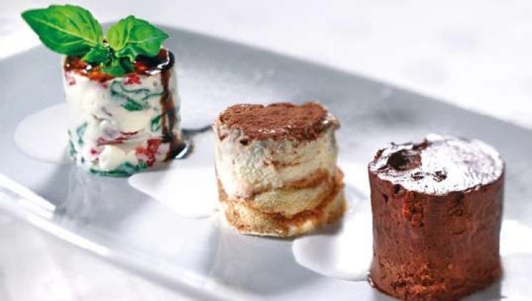 Tiramisů, čokoládový krém, Mascarpone s bazalkou a jahodami