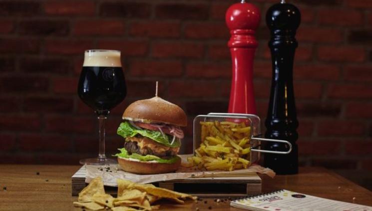 BURGER SPECIÁL 2017: Kam na nejlepší burgery v Praze