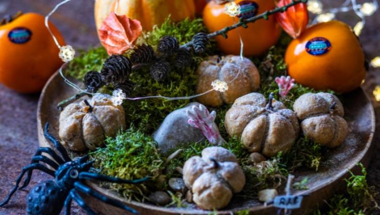 Halloween na tal&iacute;ři: čtyři hrav&eacute; recepty s kaki pro stra&scaron;idelnou hostinu