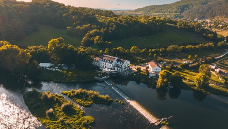 Romantika, pohoda a klenoty ČESKÉHO KRASU: ROMANTICKÝ HOTEL MLÝN KARLŠTEJN