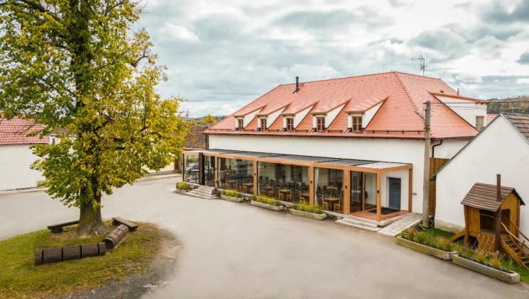 ANGUSFARM SOBĚSUKY  –SVATBA S VŮNÍ VENKOVA