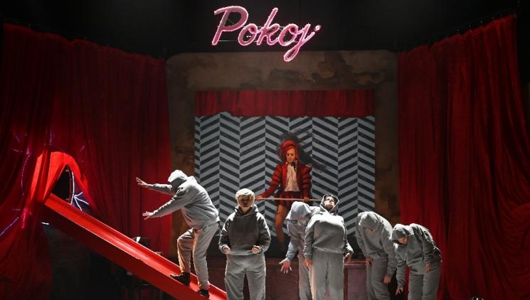 ROOM at the City Theatre of Mladá Boleslav or Who longs for eternal peace and why?