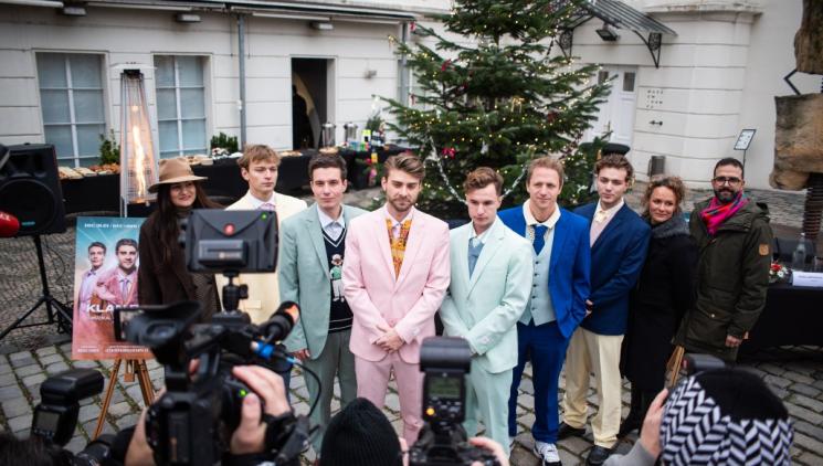 První muzikál na Letní scéně Musea Kampa s Oskarem Hesem a Markem Lamborou: Klan Baťa