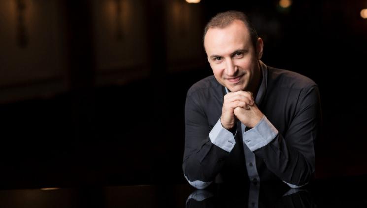 32. sezonu Prague Philharmonia zahájí charismatický makedonský klavírista Simon Trpčeski