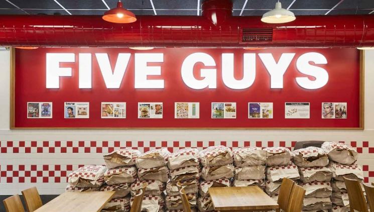 Kultovní Five Guys konečně v Česku. První restaurace otevře 8. prosince v centru Prahy