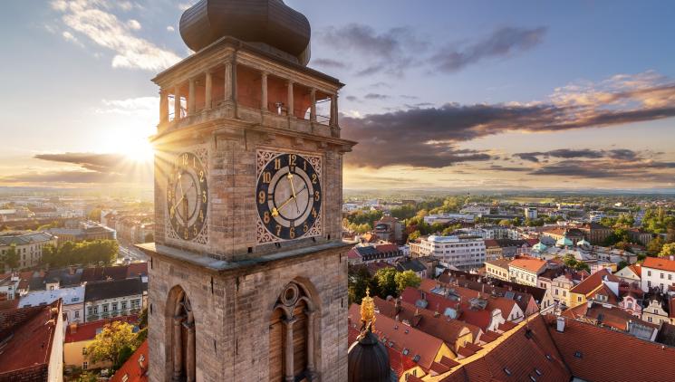 Bílá věž v Hradci Králové – strážkyně zvonu s dalekým výhledem
