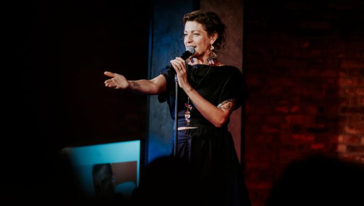 Adéla Elbel naživo: Trojjediná i Na stojáka