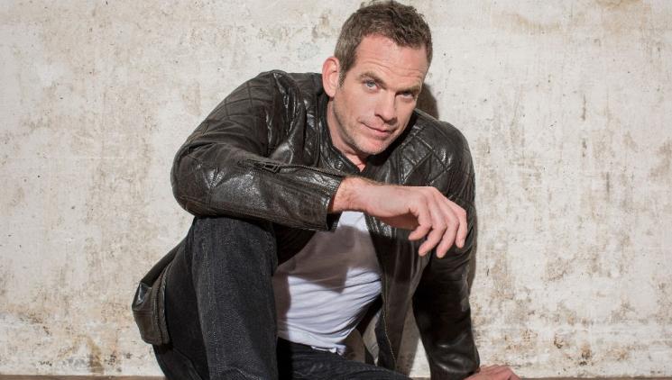 The charismatic chansonnier GAROU is returning to Prague.