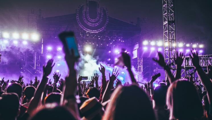 Festivaly nejsou jen o hudbě: Proč zábava bez obrazovky vede zpět k ní