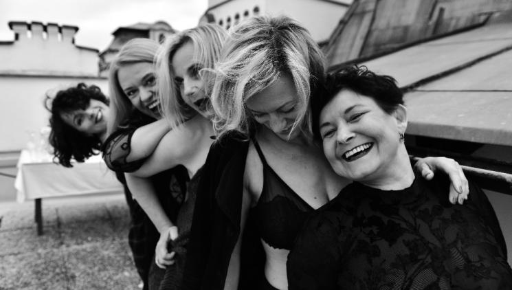 Městské divadlo Mladá Boleslav pokřtilo benefiční kalendář „Naše holky z kalendáře“