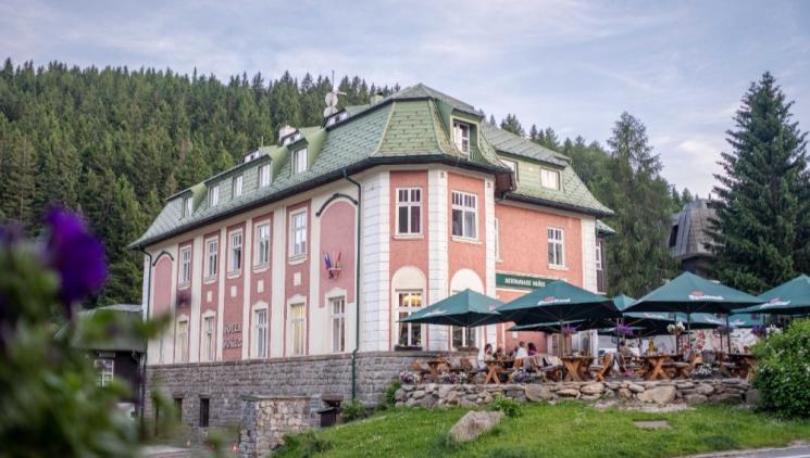 Pec pod Sněžkou: Stylové místo pro firemní setkání, teambuilding i relax