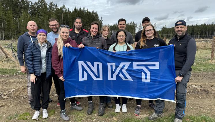 Sázení stromů na Vysočině: Budování nových domovů pro přírodu i rodiny za podpory NKT