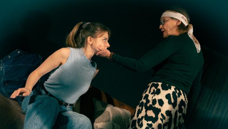 Milena Steinmasslová a Štěpánka Ligas (dříve Fingerhutová) vstoupí poprvé na jeviště Ungeltu jako učitelka a její žačka ve slavném americkém psychologickém dramatu Cizí příběhy.