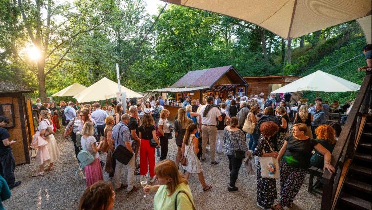 The summer stage of the Ungelt Theatre is almost sold out. However, the theatre still offers a number of great performances.