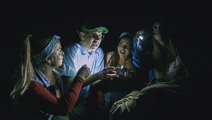 Do Kladna za zpívající masožravkou. Malý krámek hrůz míří na prkna MDK