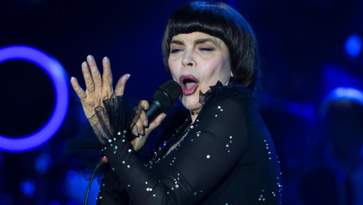 Mireille Mathieu se ještě jednou vrátí do Prahy. Chce zde oslavit s českým publikem své jubilejní výročí. Koncert se uskuteční v květnu 2027.