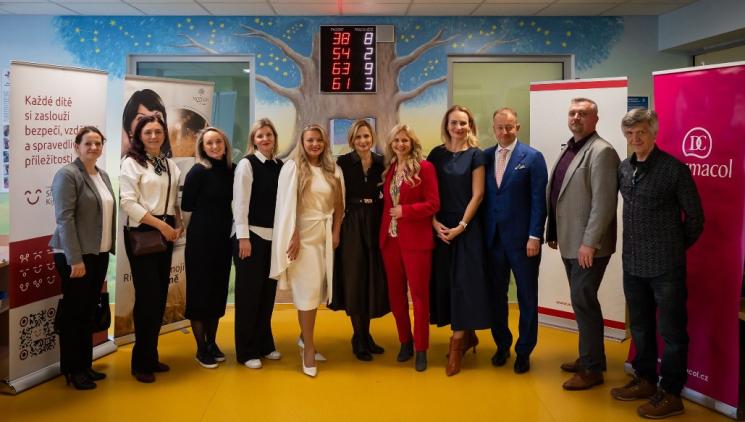 FN Motol a Nadační fond Zdeňky Žádníkové představují novou výtvarnou proměnu čekárny alergologie, imunologie,  kožního a očního oddělení