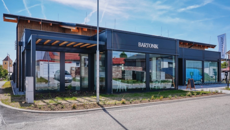 ZA VŮNÍ BEZU A VÍNA:  VÍTEJTE U BARTONÍKŮ