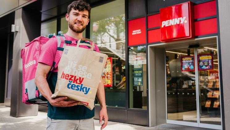 V OSTRAVĚ A OLOMOUCI NABÍZÍ PENNY S FOODOROU NÁKUPY AŽ DO DOMU. ROZVÁŽKU MÁ ŘETĚZEC JIŽ NA 26 MÍSTECH ČR 