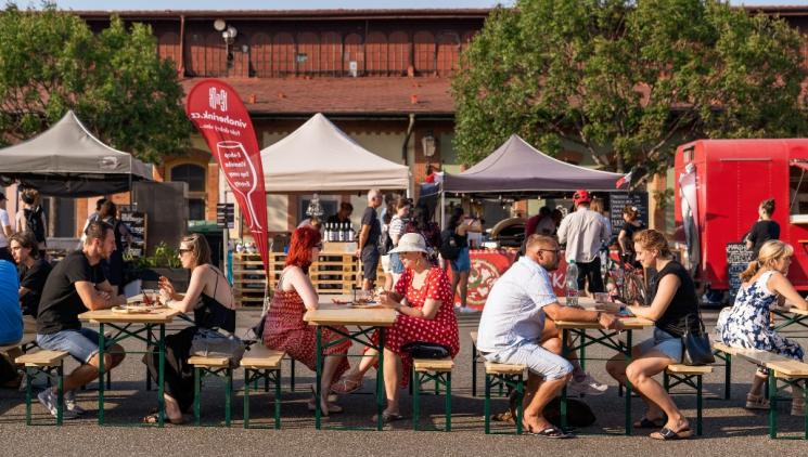 Malá Itálie v Praze: pizza, spritz a zářijové slunce v Tržnici