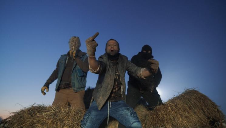 Každá krize je příležitost, ukážou hrdinové zlodějské černé komedie Poberta poprvé na přehlídce Tady Vary po celé republice