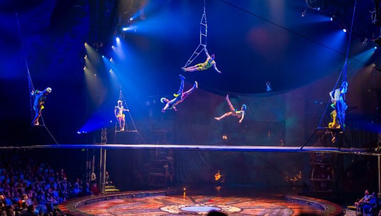 KURIOS: Kabinet kuriozit se představuje v Praze poprvé pod velkým šapitó Cirque du Soleil! Hvězdná premiéra za účasti řady celebrit