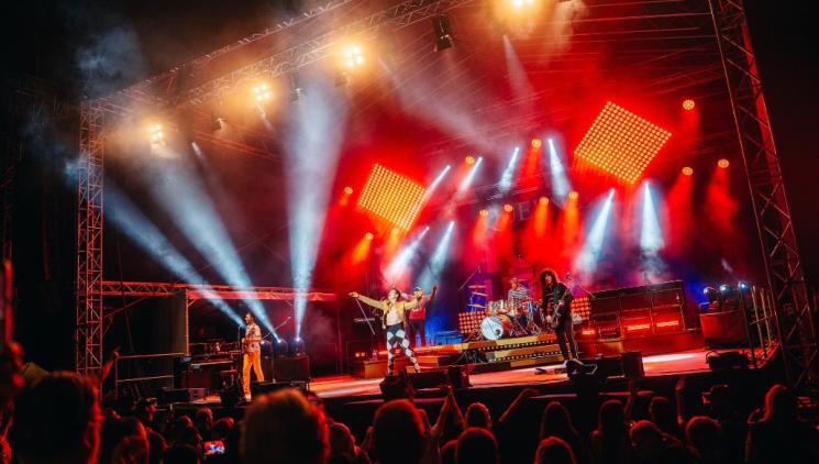 QUEENIE ohlásili letní turné 2026! Fanoušky opět čeká hudební léto plné energie a legendárních hitů 