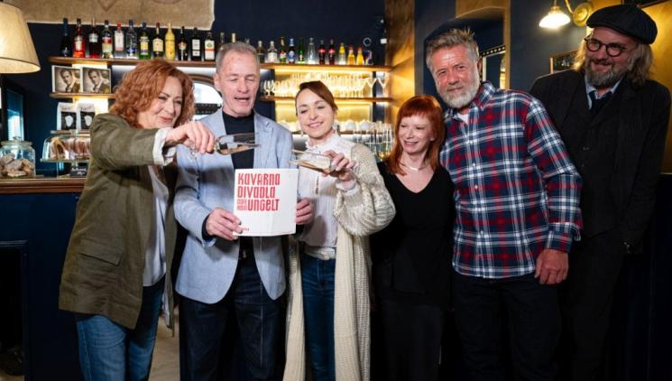 Gift for the 30th anniversary of Ungelt Theatre: Café Hein The interior of the new café was designed by the award-winning film architect Jan Vlček.