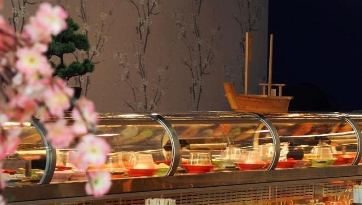 ČERVENÝ KORÁL A RUNNING SUSHI UMI V OC KRAKOV: ASIJSKÁ GASTRONOMIE NA JEDNOM MÍSTĚ