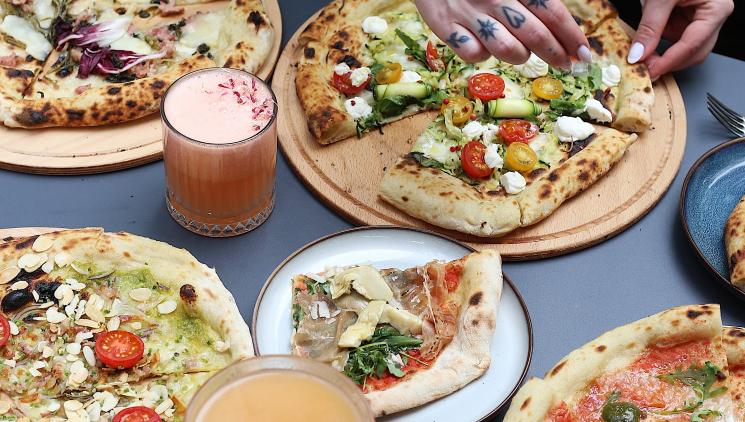 Na pizzu po práci v Karlíně? Nenechte si ujít pizza pop-up Spojky Karlín