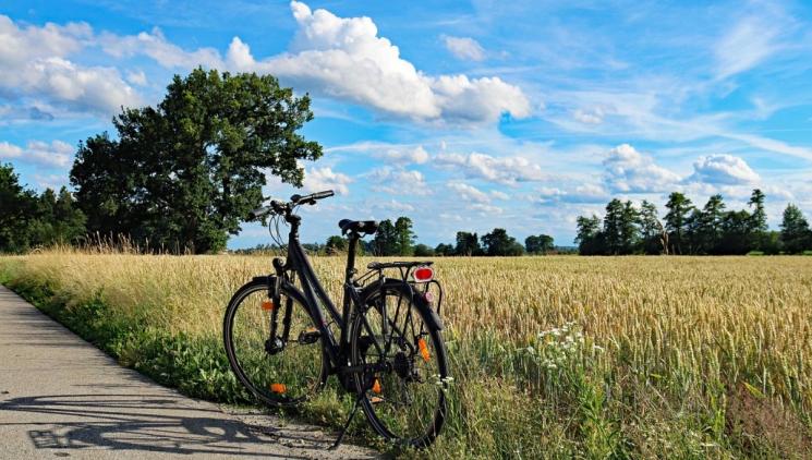 ZABALTE SVAČINU, VYRÁŽÍME!