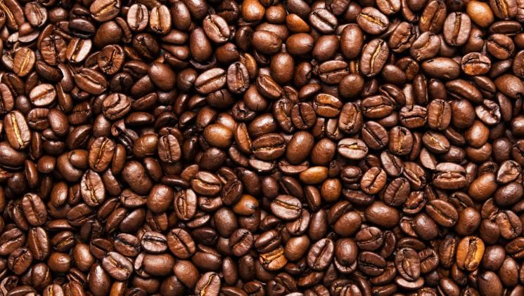 Vznik dokonalého šálku kávy: od objevu prvního zrnka až po moderní trendy