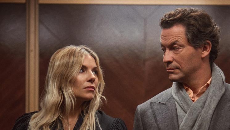 Dominic West a Sienna Miller míří do rozvodové války. WAR uvede SkyShowtime v lednu