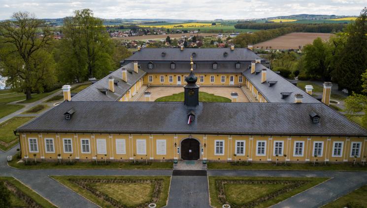 Lesní zámek Kozel: tip na rodinný výlet kousek od Prahy