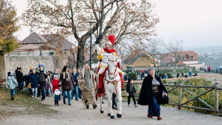 Znojmo připije mladému vínu. Svatomartinské slavnosti doprovodí cimbál i průvod