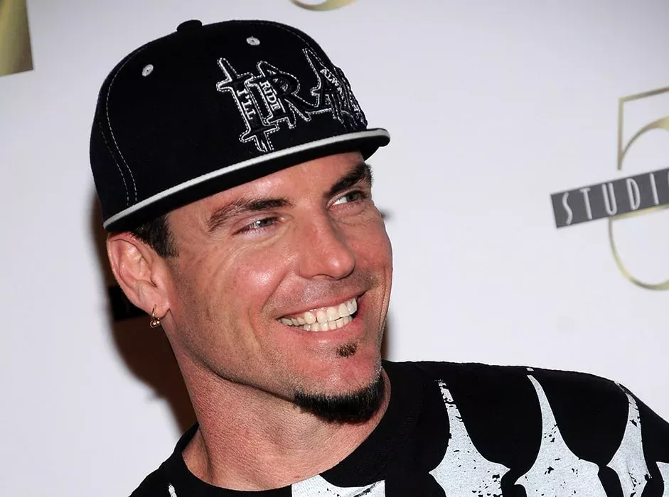 1ad5ddc3-vanilla-ice-at-mgm-grand-2010-scott-harrison-040ee-min_1.webp
