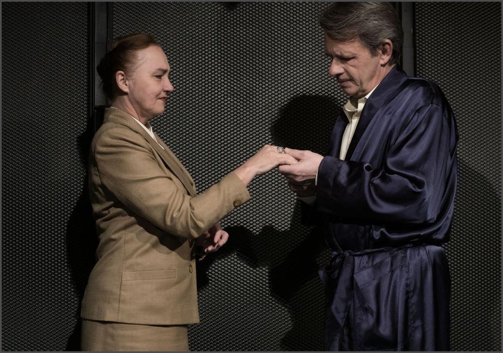 divadlo-viola-nobelovka-apolena-veldova-a-jan-stastny-foto-viktor-kronbauer-nahled.jpg
